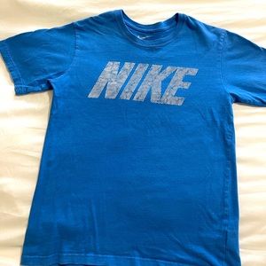 Nike boys M tee